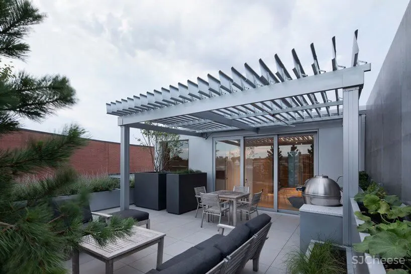 蒙特利尔废弃照相馆改造兽医医院和住宅设计