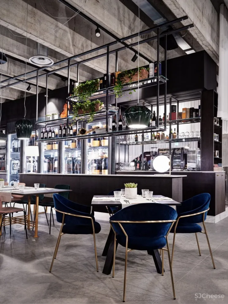 戏剧感十足的 ZOMBY BLUE 演艺娱乐中心 | fabio gianoli