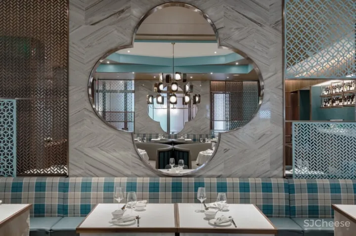 上海一家古色古香的北京烤鸭店设计