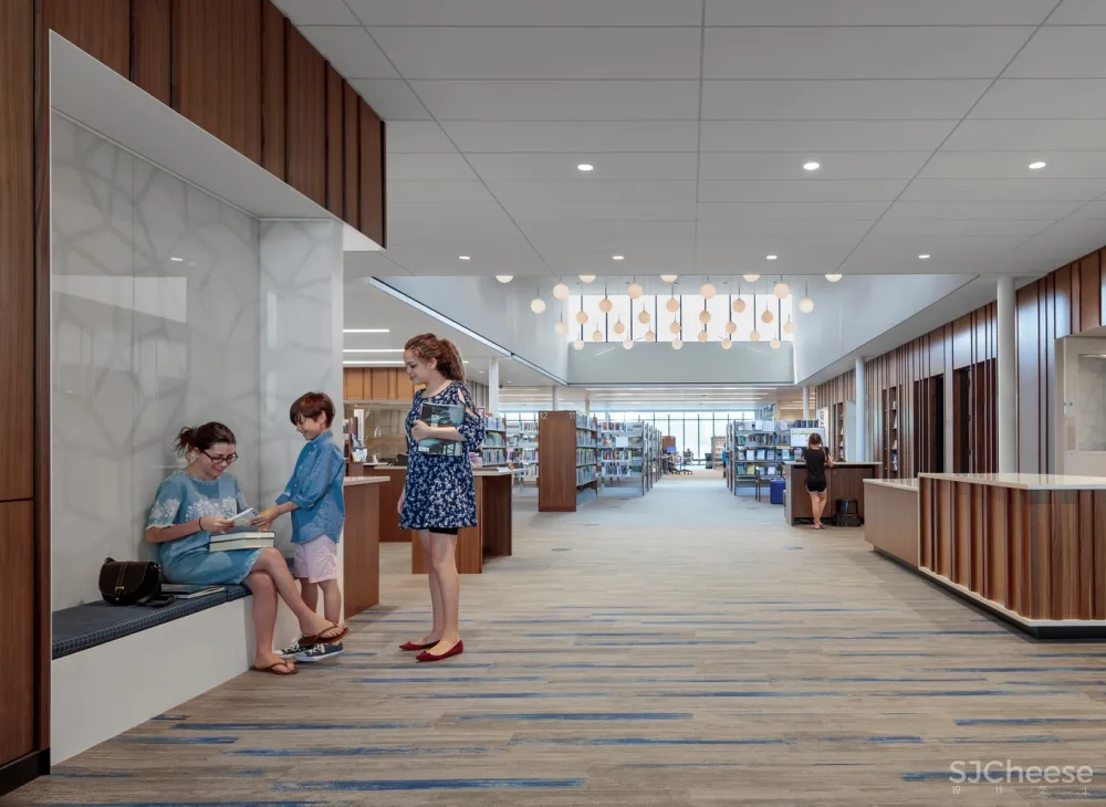 拉姆西镇公共图书馆 / HGA