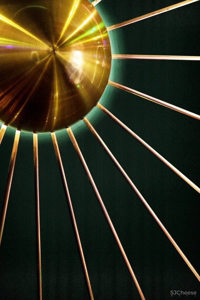 新作 | “好色的绅士” KINGKISS KTV 首