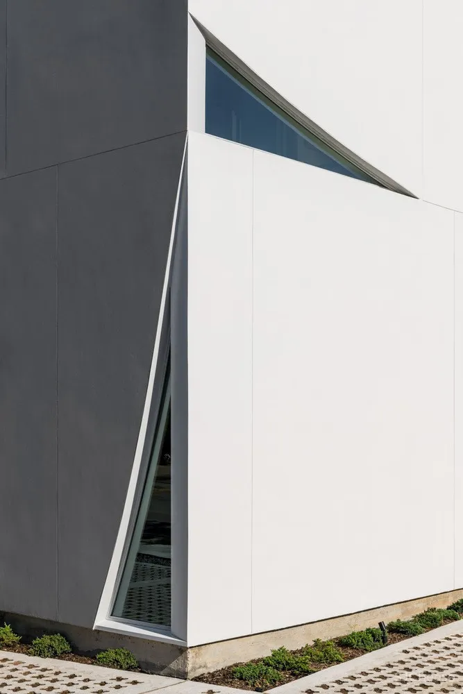 Transart艺术基金会,缝隙进入艺术光 / Schaum/Shieh