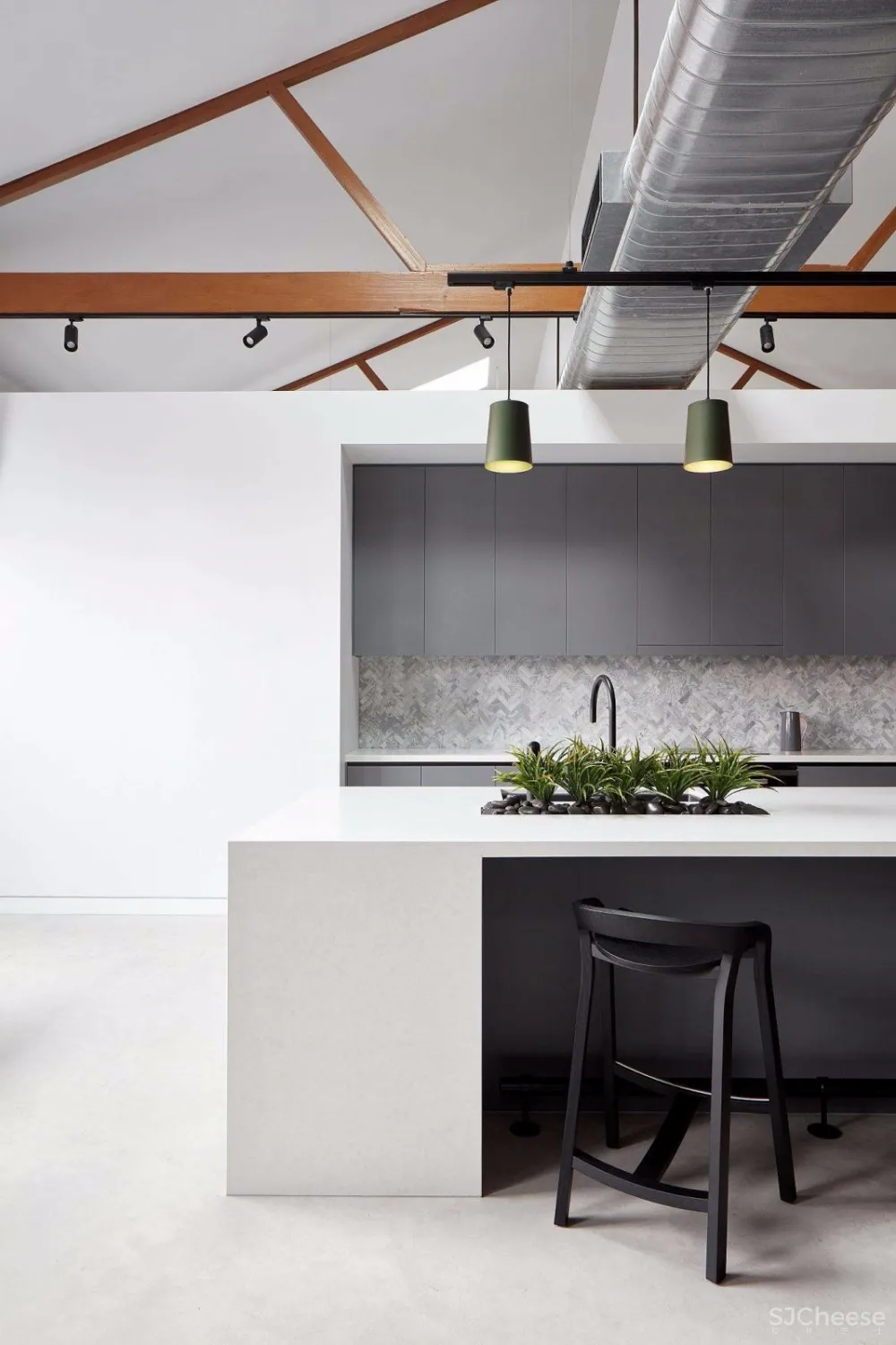 由旧仓库改造而成的现代联合办公空间 | Studio 103