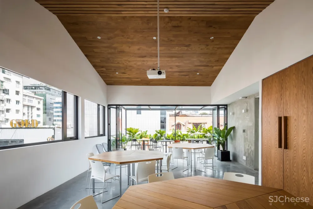 Sanuki Daisuke architects：越南年轻创业者的办公空间