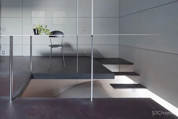 这间东京住宅内有一条灰色隧道 | Makiko Tsukada