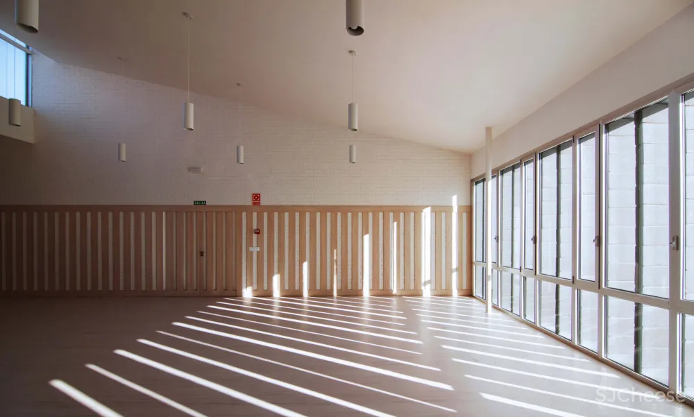 Óscar Miguel Ares Álvares creates "abstract and hard" care home