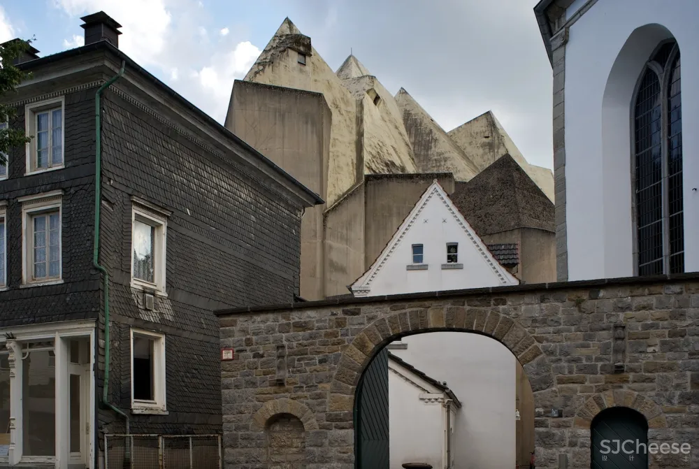 AD 经典:粗野主义代表作圣玛丽大教堂 / Gottfried Böhm