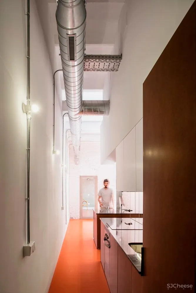 90㎡巴塞罗那不规则住宅 | CRÜ