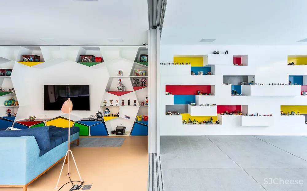 Toy House MM01 - A Joyful Refuge from the World Outside