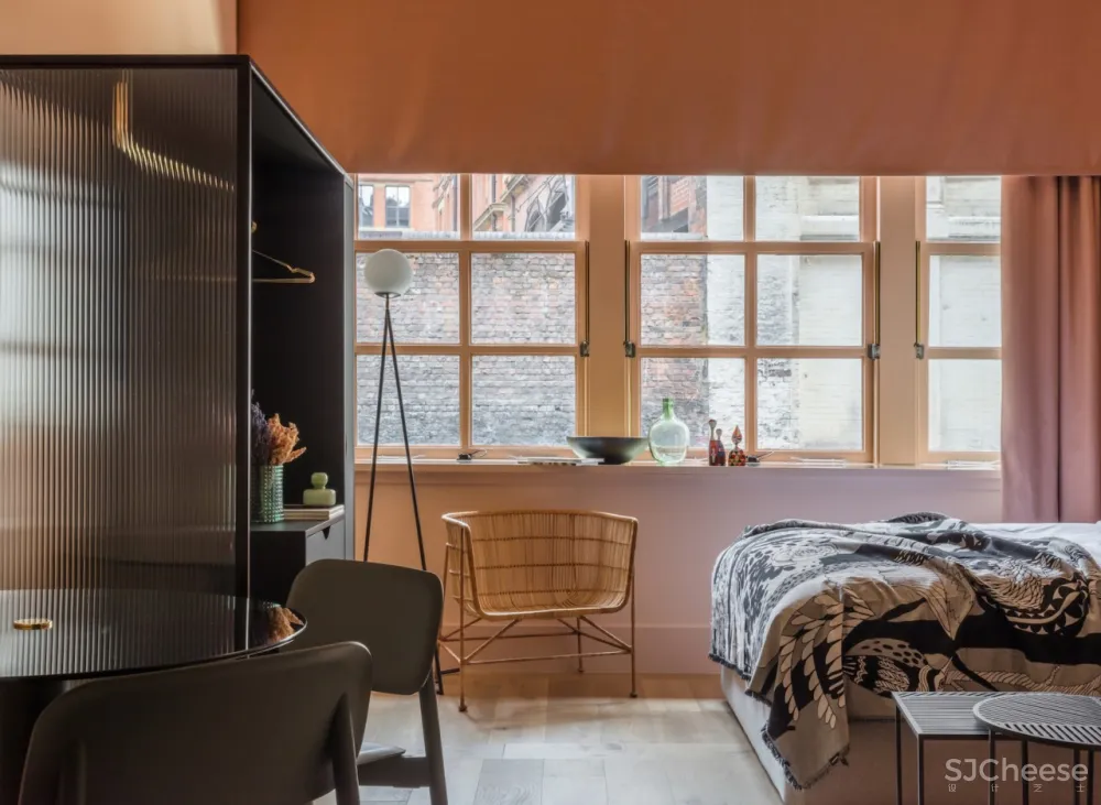 注入经典现代魅力的 Whitworth Locke 酒店 /Grzywinski+Pons 首