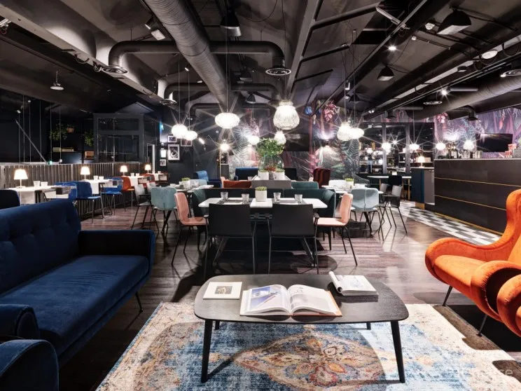 戏剧感十足的 ZOMBY BLUE 演艺娱乐中心 | fabio gianoli