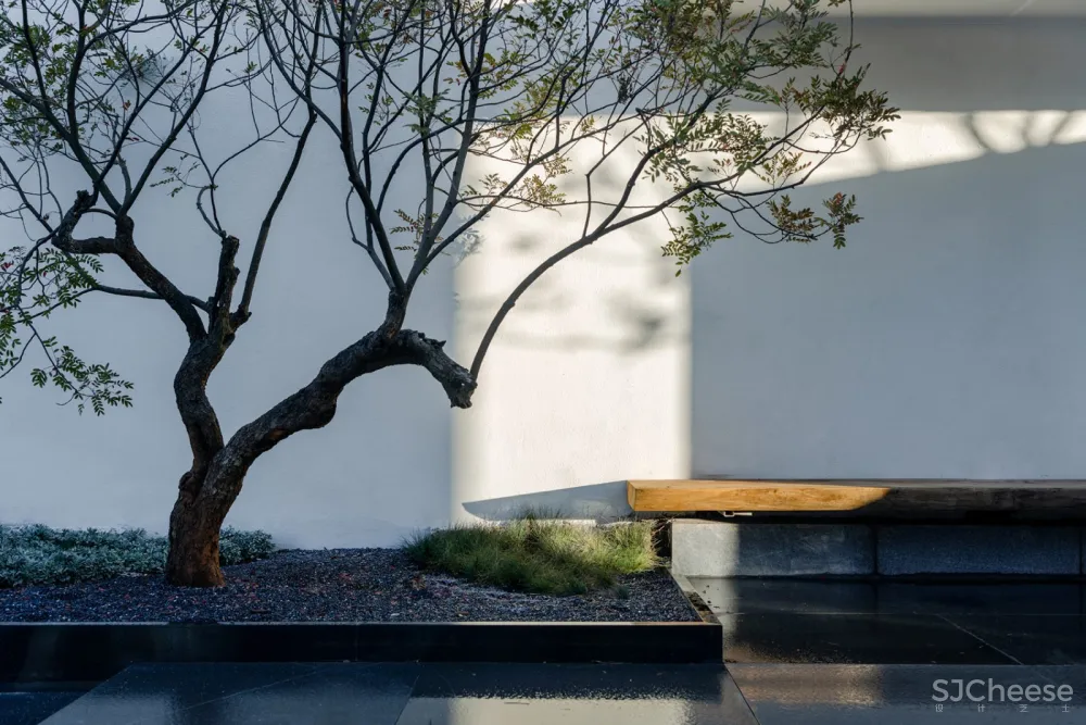 “云” – 云南抚仙湖万科艺术美学中心 / 承迹景观 首