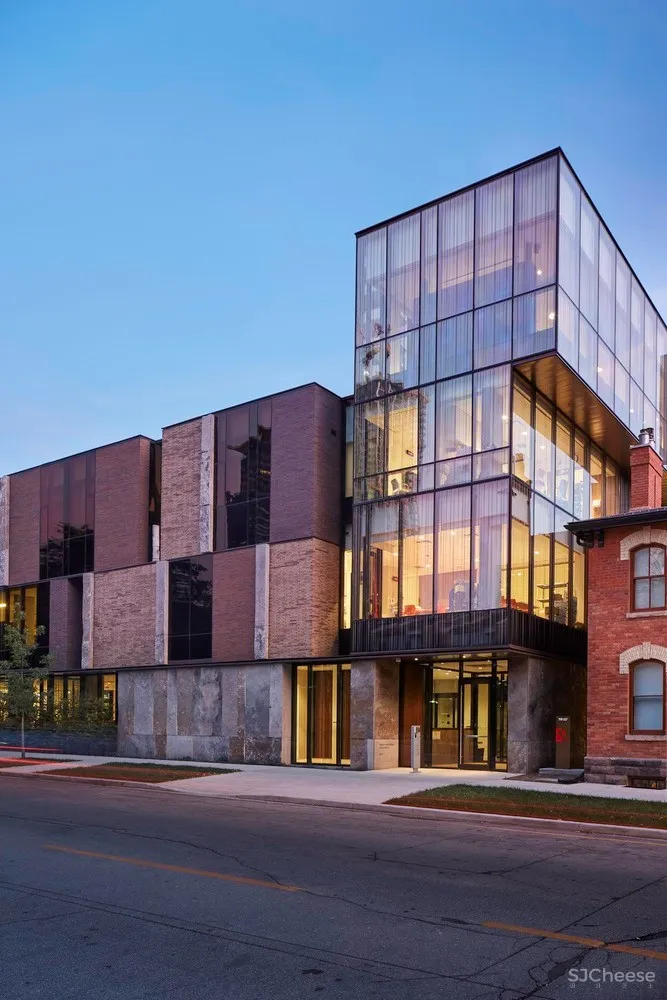 多伦多凯西健康护理中心,为艾滋患者提供希望空间 / Hariri Pontarini Architects