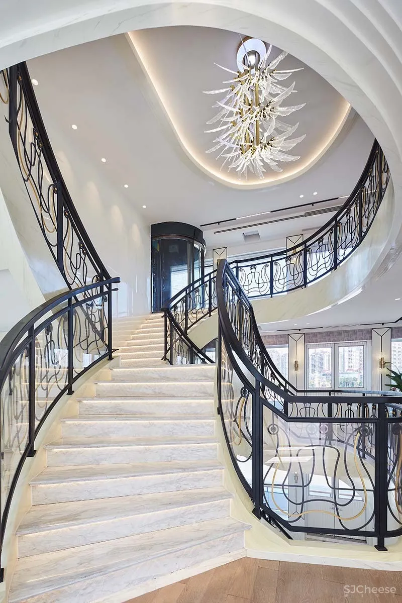 黄浦江第一艘五星级游览船--水晶公主号