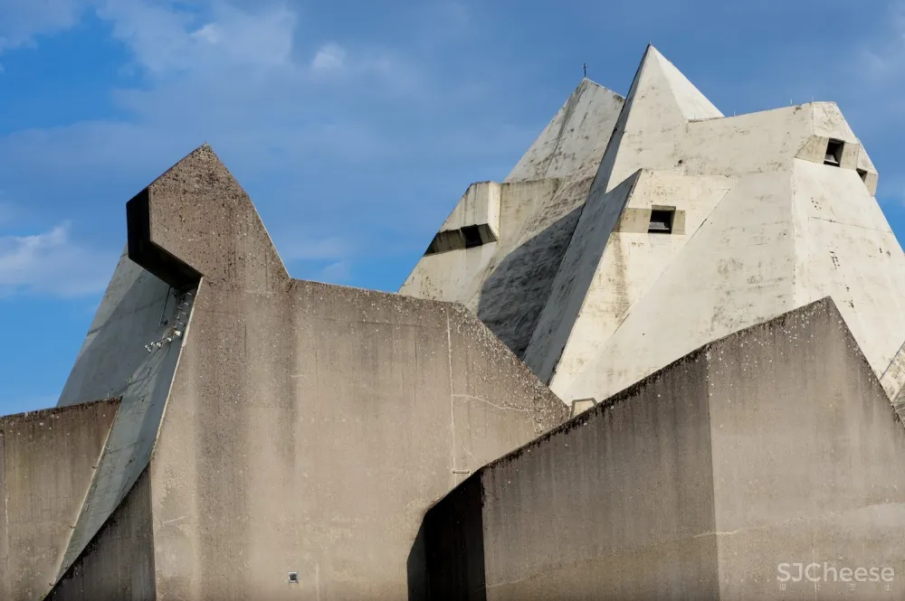 AD 经典:粗野主义代表作圣玛丽大教堂 / Gottfried Böhm