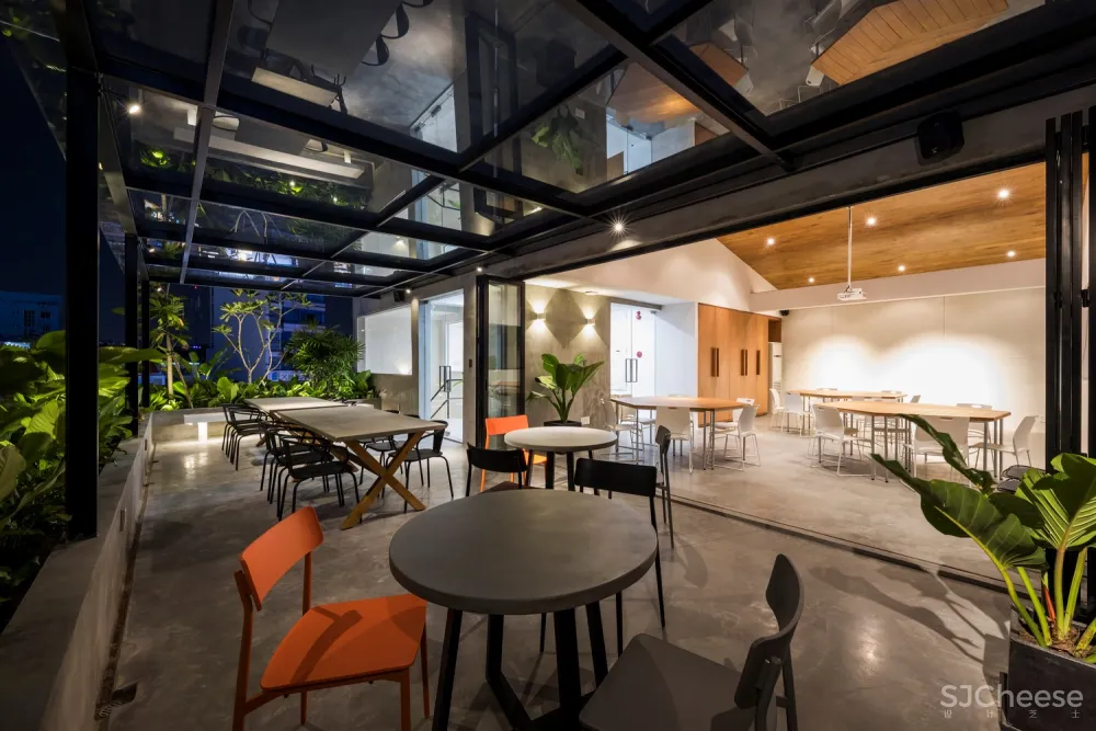 Sanuki Daisuke architects：越南年轻创业者的办公空间