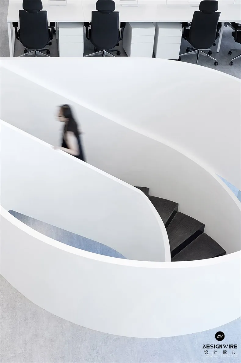 旋转楼梯d.jpg 张晓亮:DayOne法律科技大楼