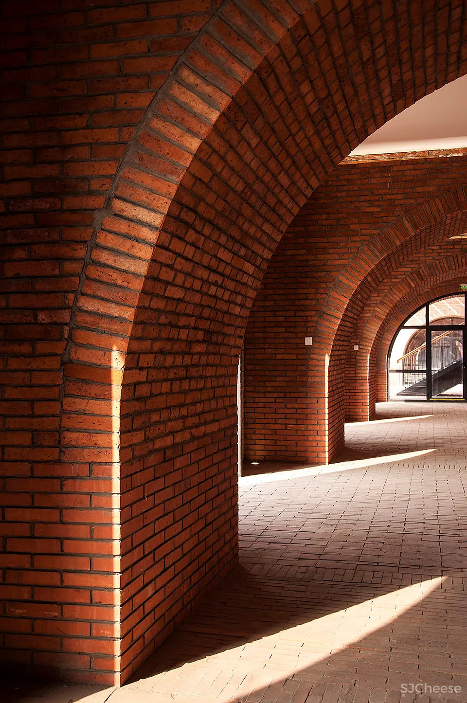 湿地中的红砖塔,河北 / 空格建筑