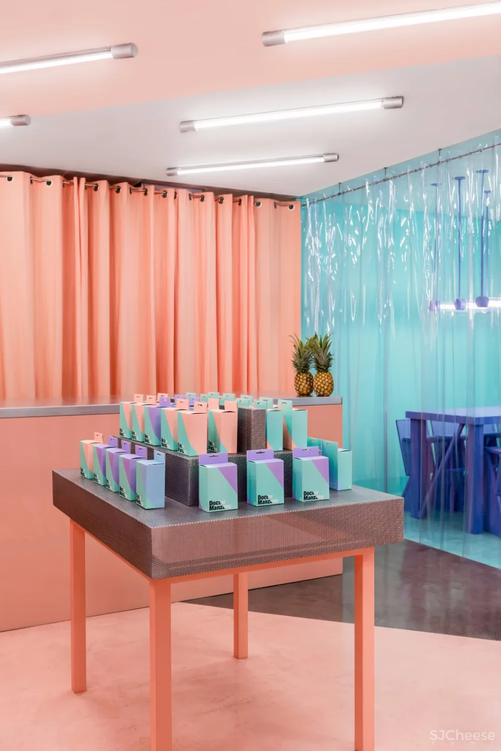 Doctor Manzana一家手机维修店，这爆表的颜值…… 首