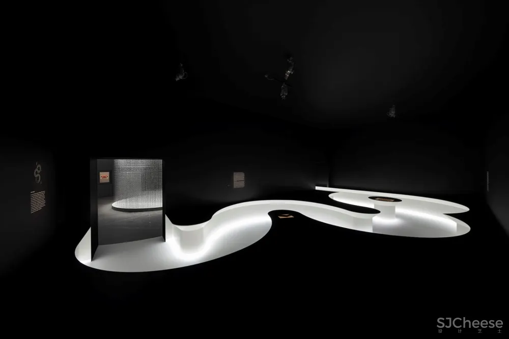 “两个世界之间”/ Escher x nendo 首