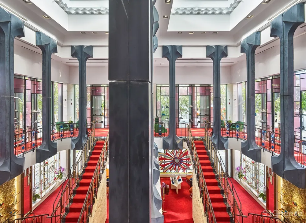 212box作品 | 树皮覆盖的Christian Louboutin精品店,与自然美感产生共鸣