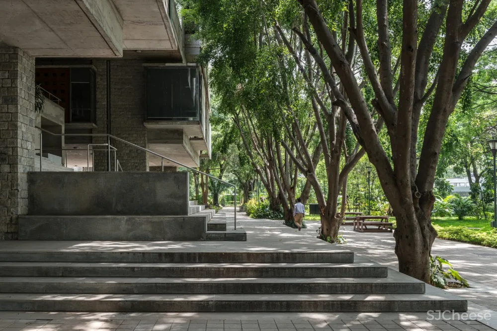 IIM-B 新教学综合体 / Mindspace Architects 首