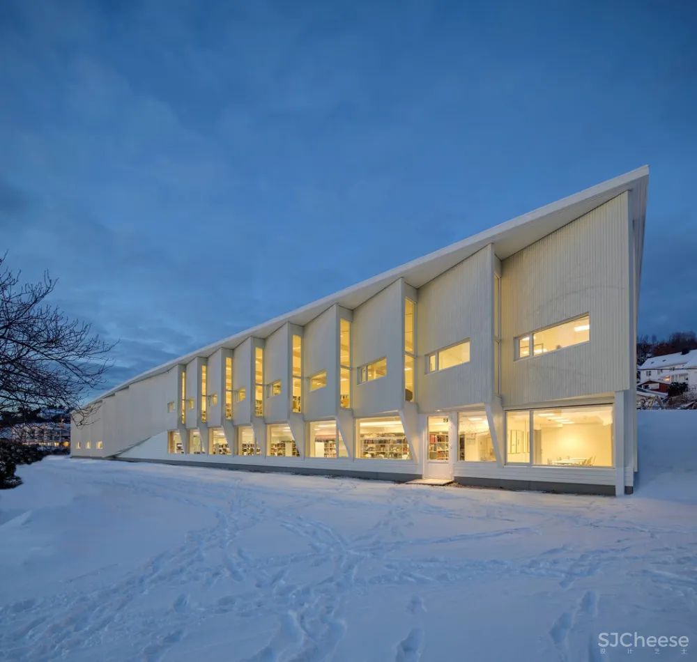 格里姆斯塔德图书馆 / Helen & Hard