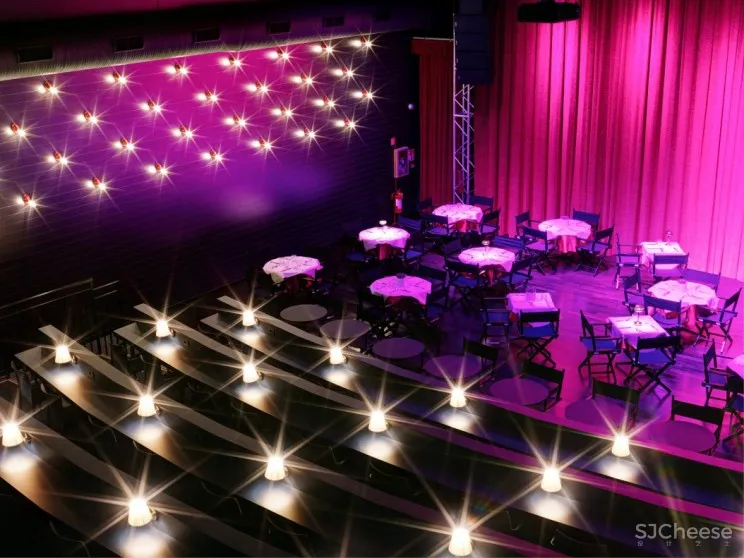 戏剧感十足的 ZOMBY BLUE 演艺娱乐中心 | fabio gianoli