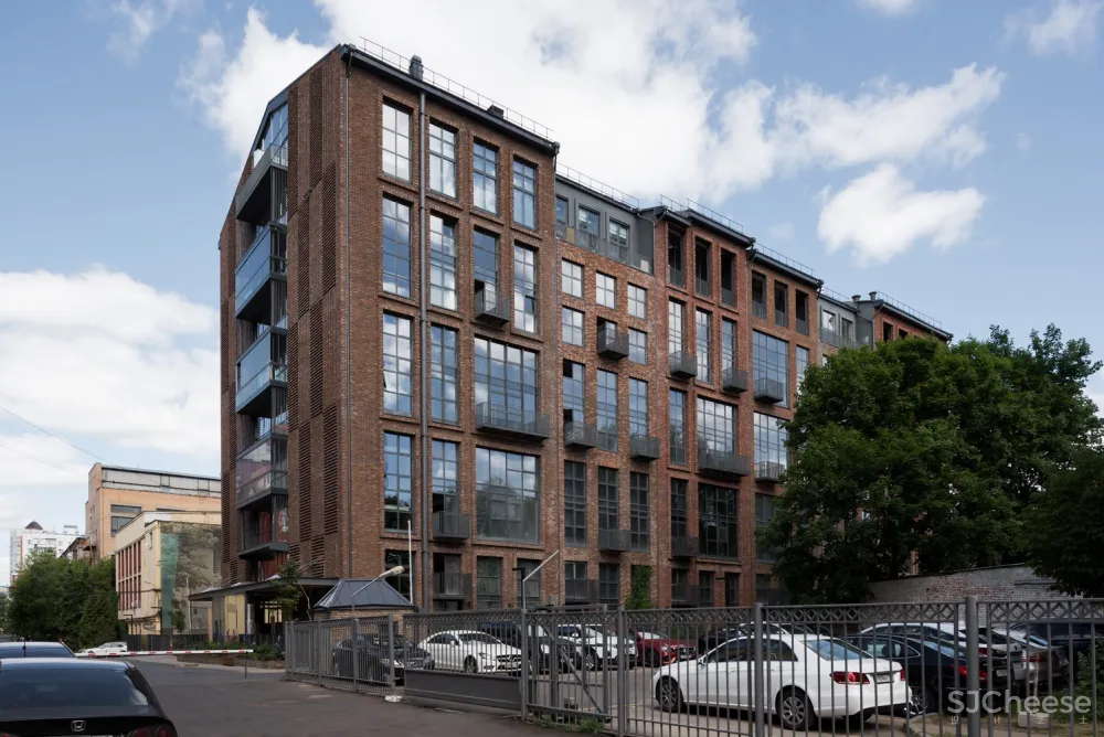 夹层公寓改造 / DNK ag