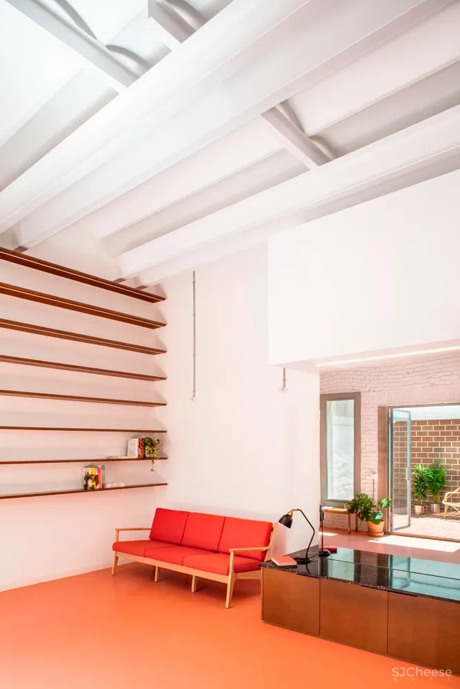 90㎡巴塞罗那不规则住宅 | CRÜ