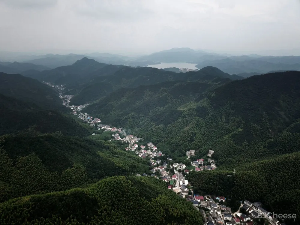 莫干山宿里三号度假酒店 / Atelier XÜK