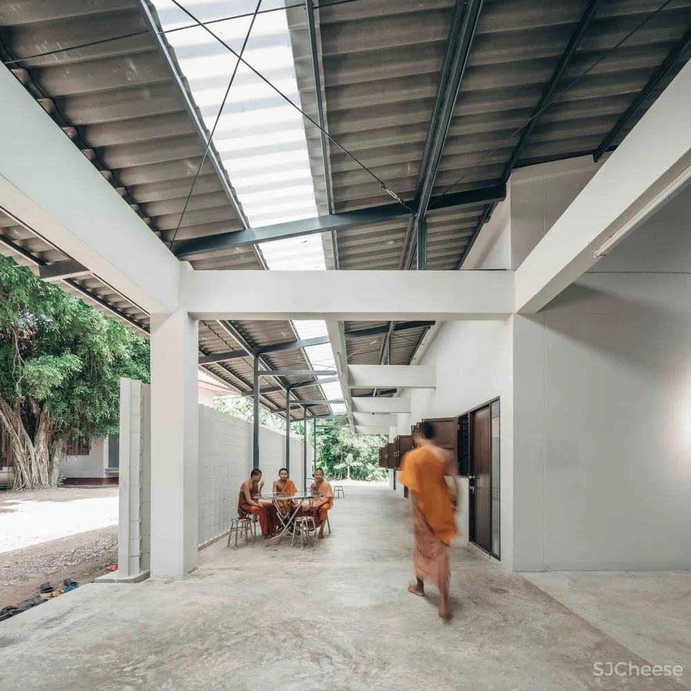 泰国寺庙院校旧楼改造,提供新僧侣生活区 / Skarn Chaiyawat + Rina Shindo + Witee Wisuthumporn 首