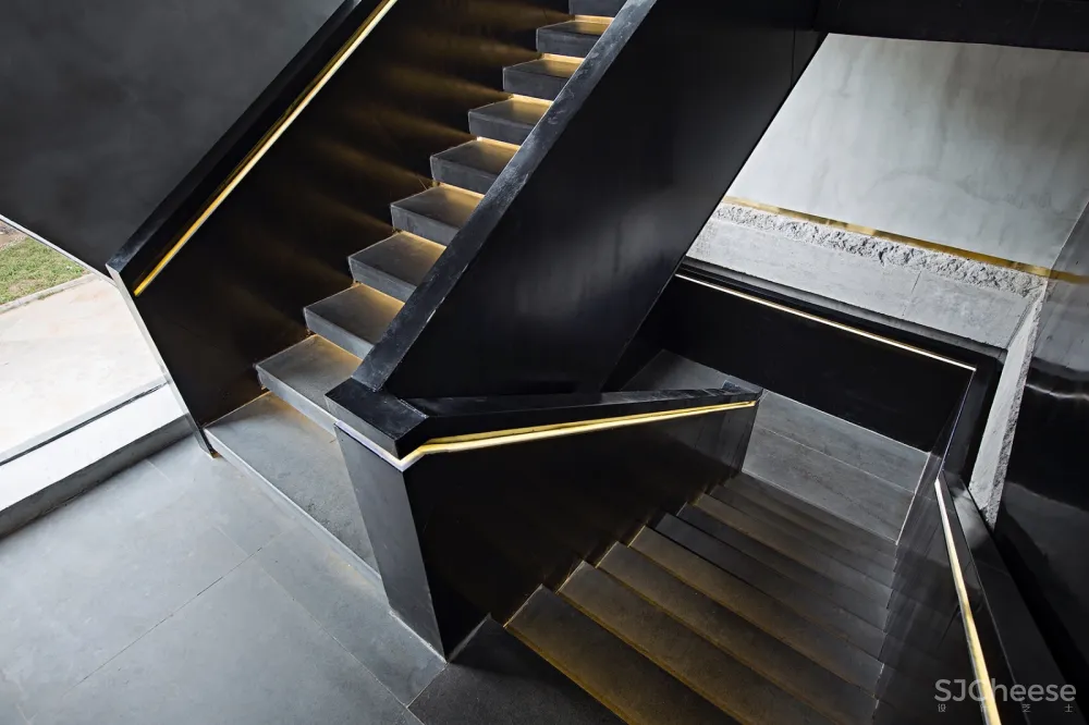 食酒堂精酿吧，海口 / Ly龙丽仁室内设计 首