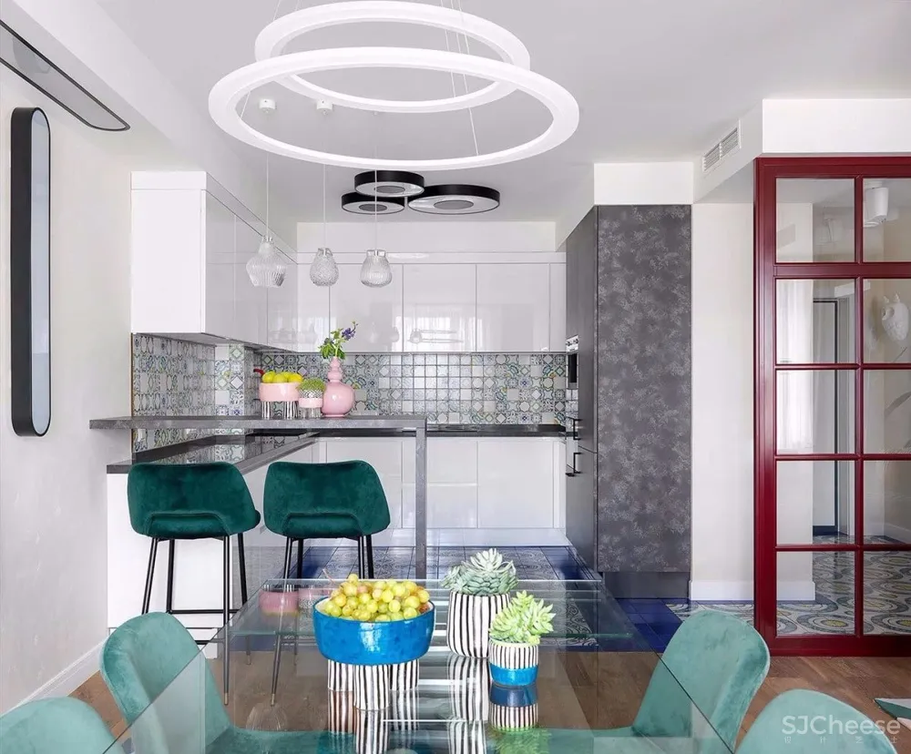 进入一场色彩的奇妙之旅