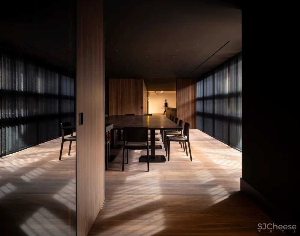 Arkoslight 办公室,将产品融入设计 / Francesc Rifé studio