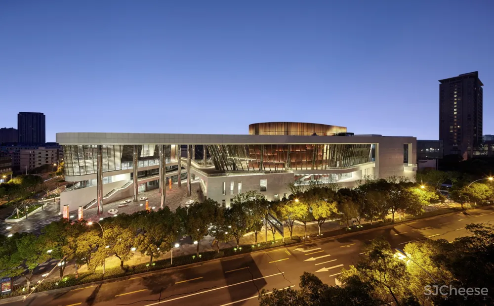 昆山大戏院 / 中国建筑设计研究院本土设计研究中心