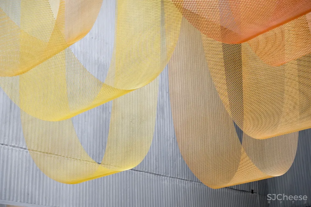 这家面包店是为抵御波哥大持续寒冷的春天而设计的 | STUDIO CADENA 首