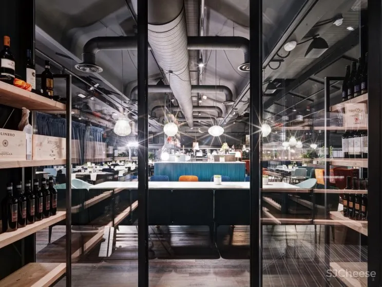 戏剧感十足的 ZOMBY BLUE 演艺娱乐中心 | fabio gianoli