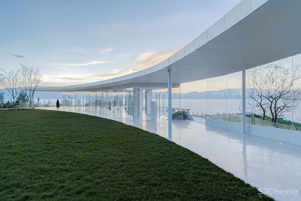 “云” – 云南抚仙湖万科艺术美学中心 / 承迹景观 首