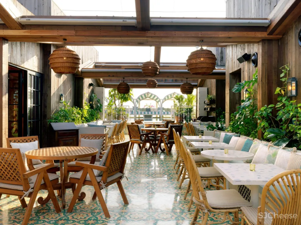 孟买Soho House：借鉴了印度传统纺织品图案