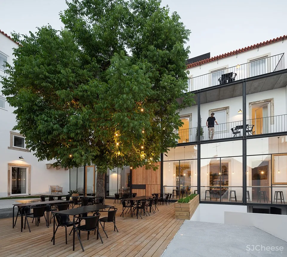 科英布拉酒店改造，葡萄牙 / depA Architects