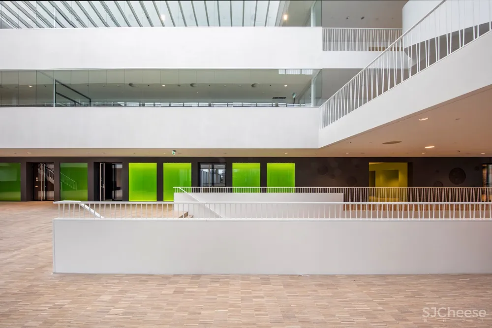 莱顿大学贝塔园区,荷兰 / 瑛泊