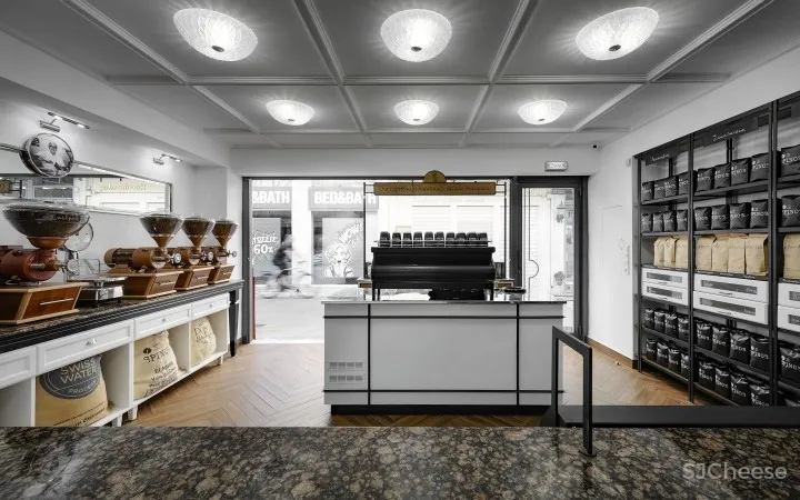 希腊现代金属元素咖啡店 | AndreasPetropoulos