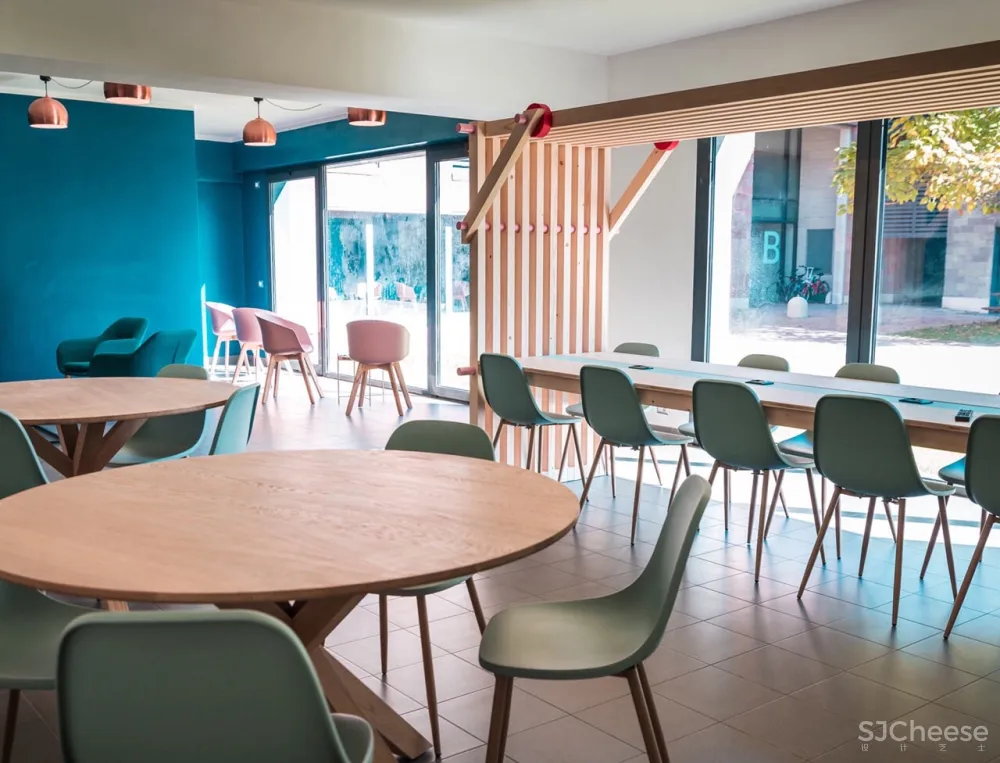 罗马80年代氛围的公共空间 | Tommaso Guerra