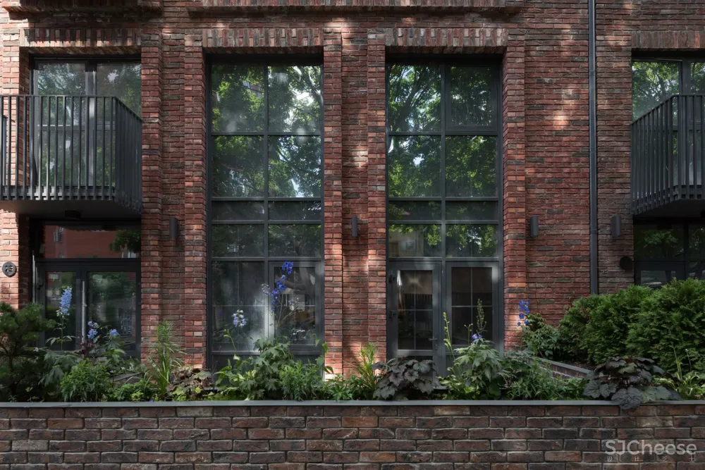 夹层公寓改造 / DNK ag