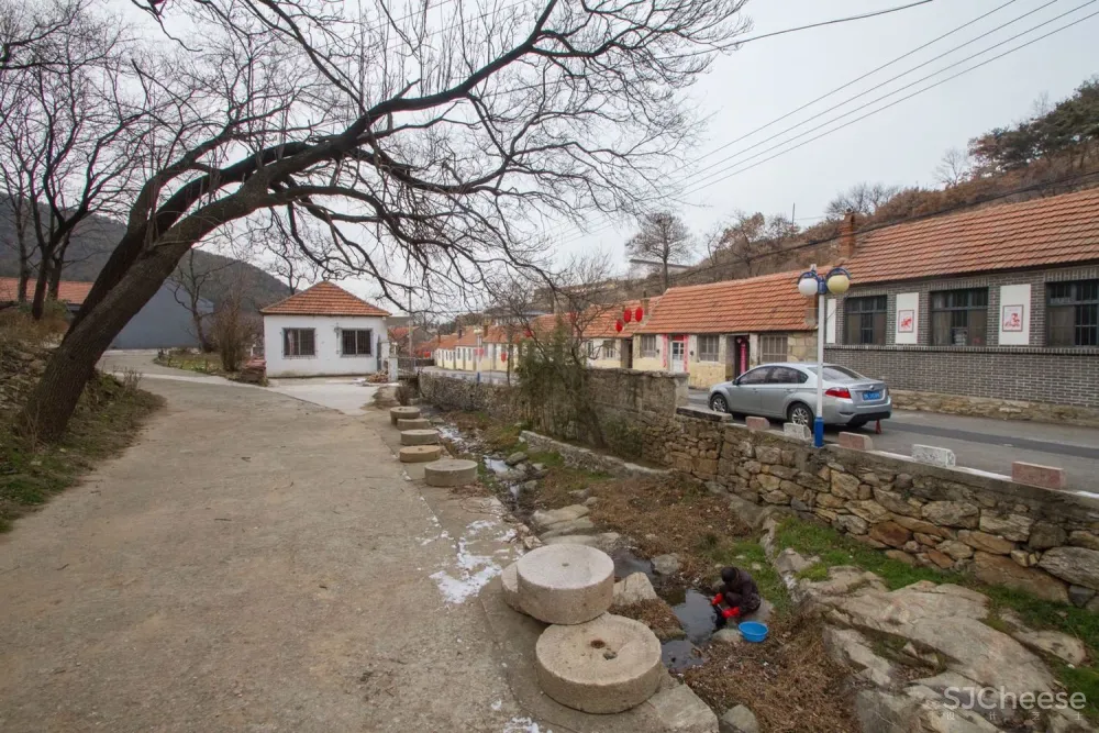 白石酒吧 / 三文建筑/何崴工作室 首