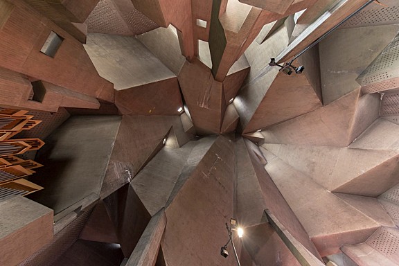 AD 经典：粗野主义代表作圣玛丽大教堂 / Gottfried Böhm