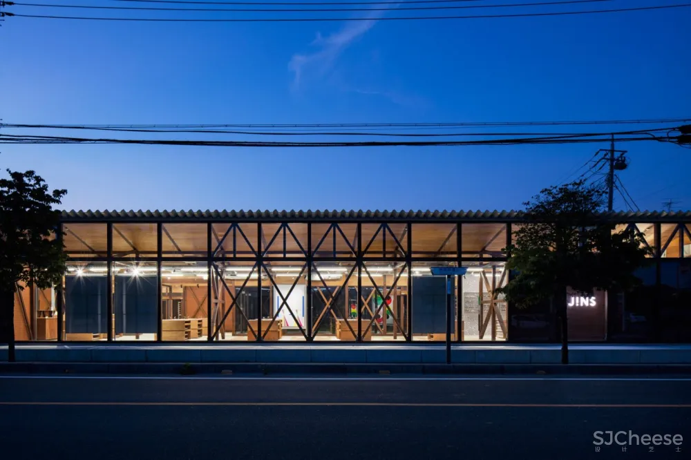 日本Jins眼镜店的内部结构