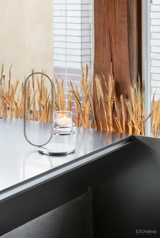 首尔老建筑内的现代 CALIGARI 酒吧 | labotory 首