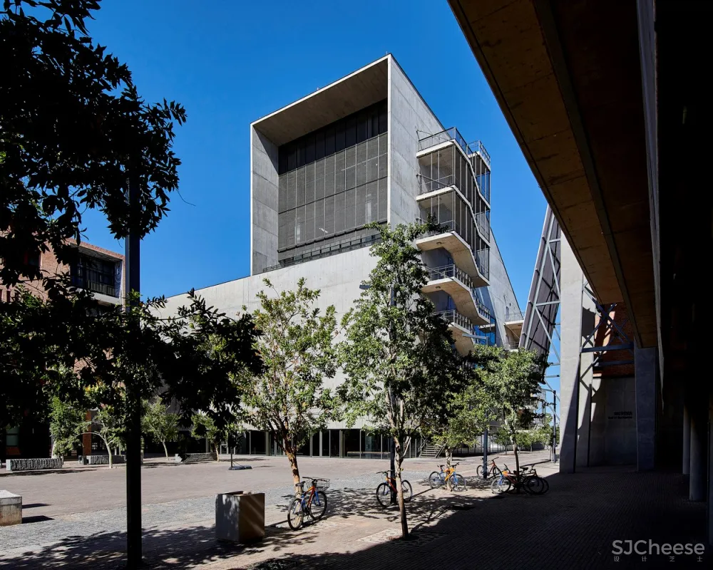 索尔·普拉特杰大学学生资源中心 / Designworkshop